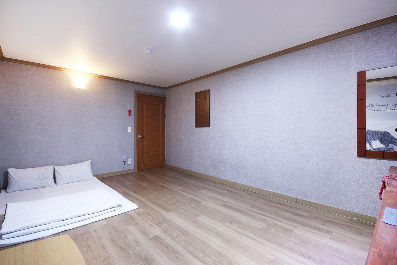 אנדונג Happy Q Motel מראה חיצוני תמונה