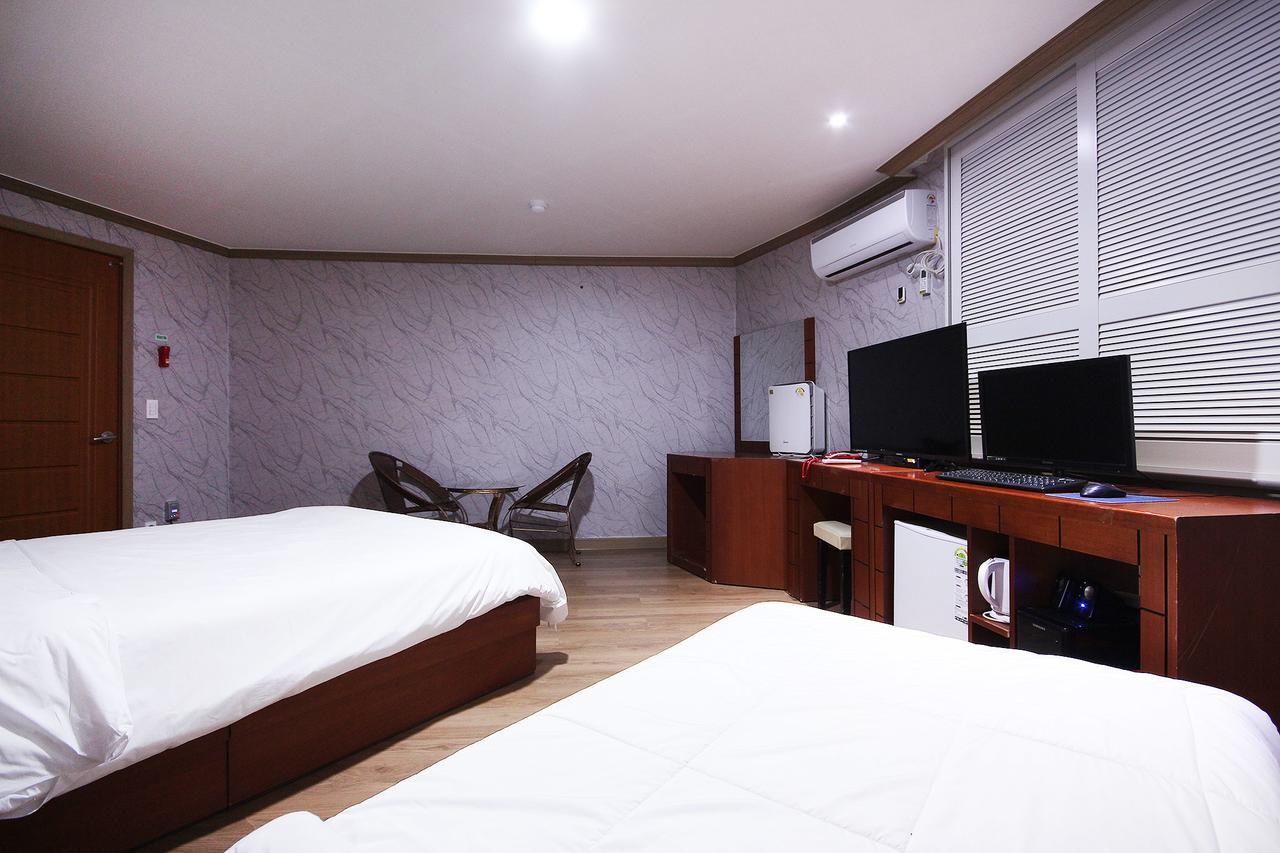 אנדונג Happy Q Motel מראה חיצוני תמונה