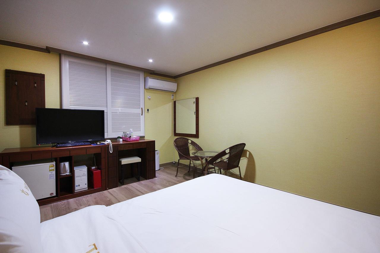 אנדונג Happy Q Motel מראה חיצוני תמונה
